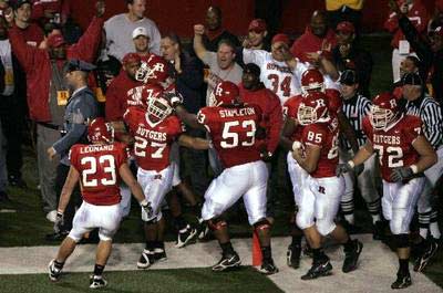 Hudson Valley alum Darnell Stapleton (No. 53) celebrates with his teammates after a Rutgers touchdown.